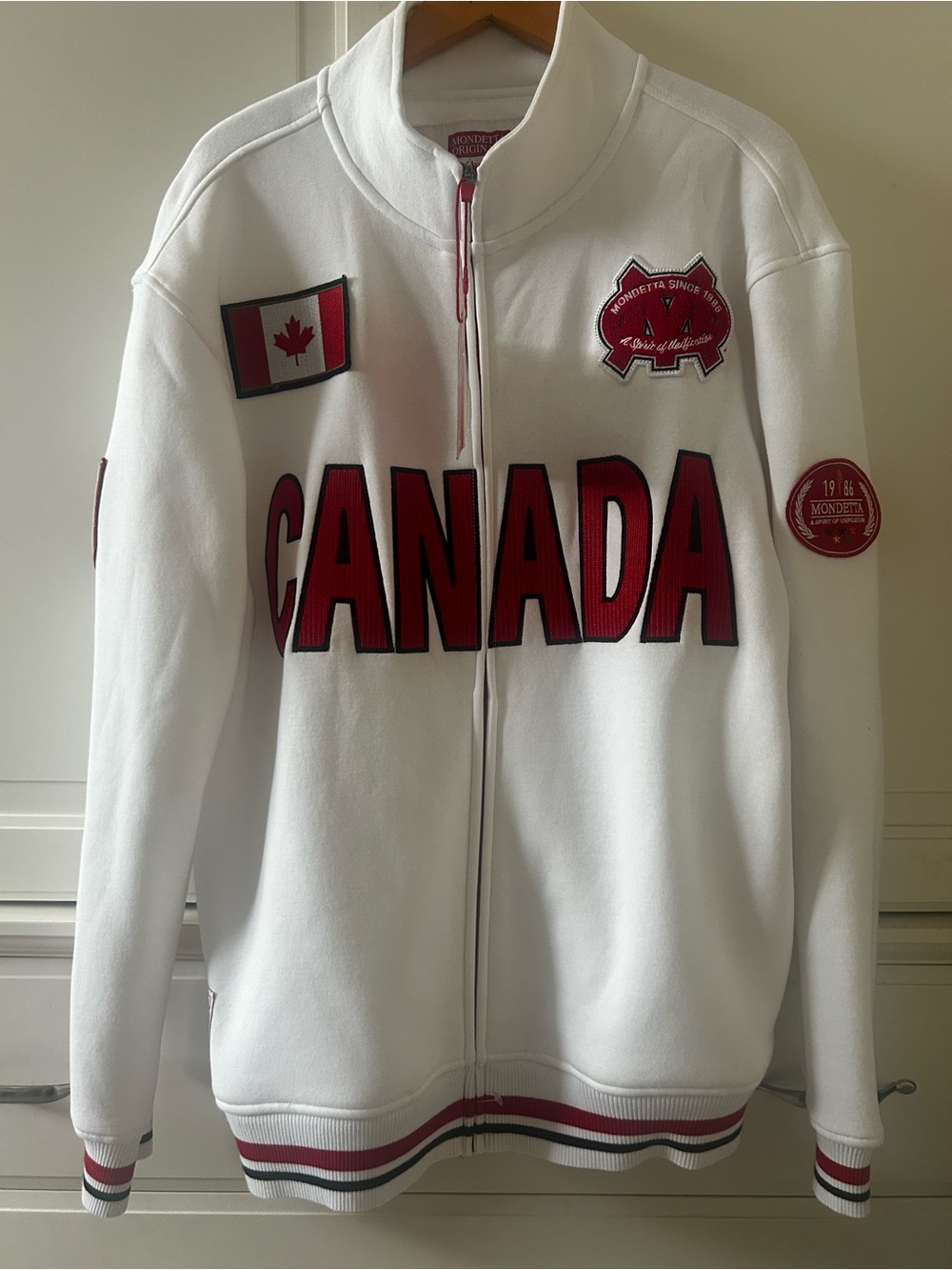 New Team Canada White Zip-Up Sweater Jacket Mens Large Red Costco Mondetta
